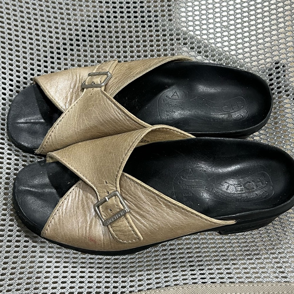 ANA-TECH Women’s Sz 37 = Sz 6/6.5 Sandals Tan Single Buckle Shoes